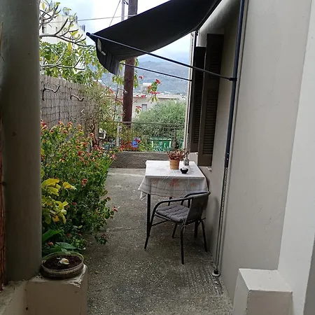 πλήρως ανακαινισμένη μονοκατοικία. Case de vacanță
